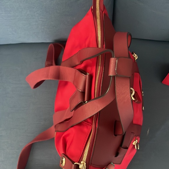 Henri Bendel Jet setter convertible backpack WITH matching wallet - Picture 6 of 11